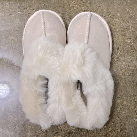 Moccasin Slippers - Picture 2 of 4
